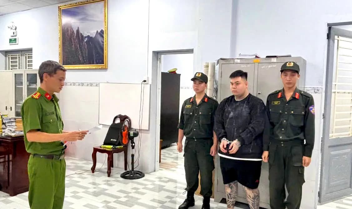 Nợ 20 triệu bị đòi hoài, nam thanh niên vác súng bắn chủ nợ bị thương