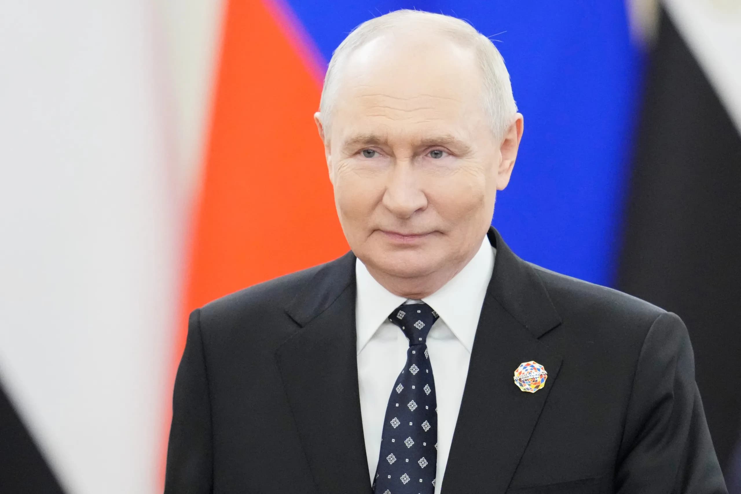 Ông Putin gọi tỉ phú Elon Musk là ‘thiên tài’, tiết lộ thành tựu vệ tinh mới