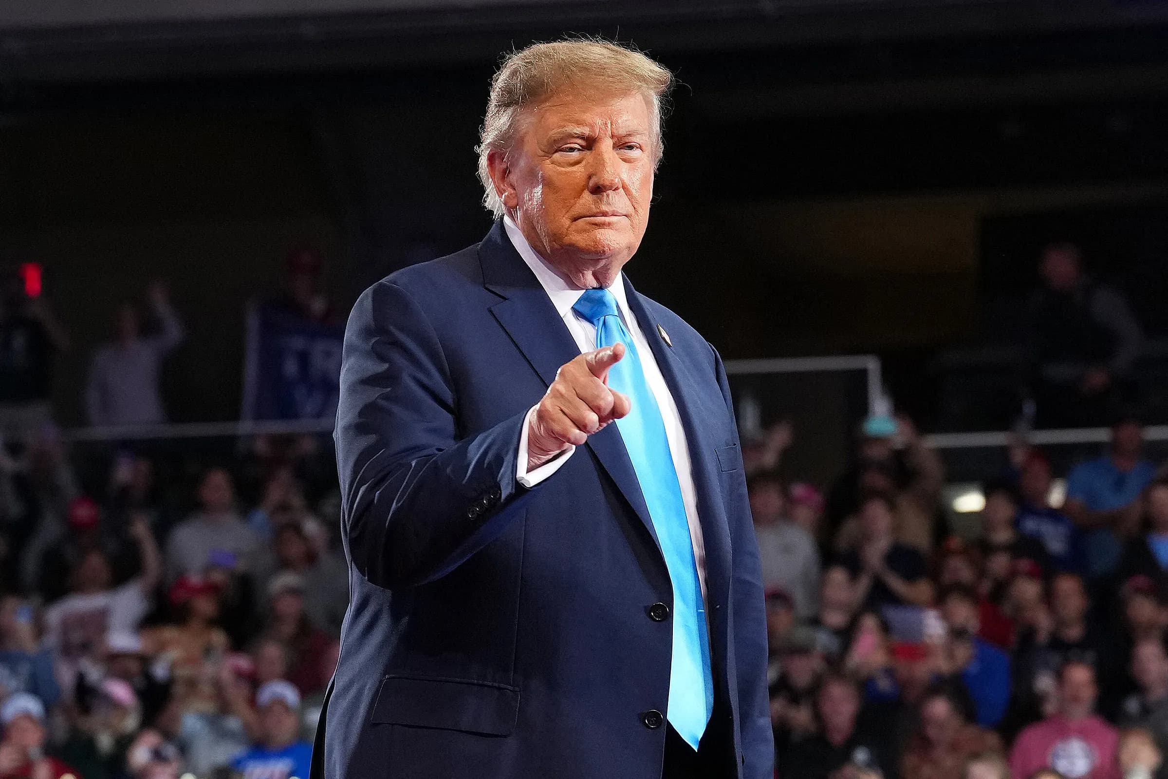 Ông Trump công kích Tổng thống Ukraine, bảo vệ quyết định miễn trừng phạt Nga