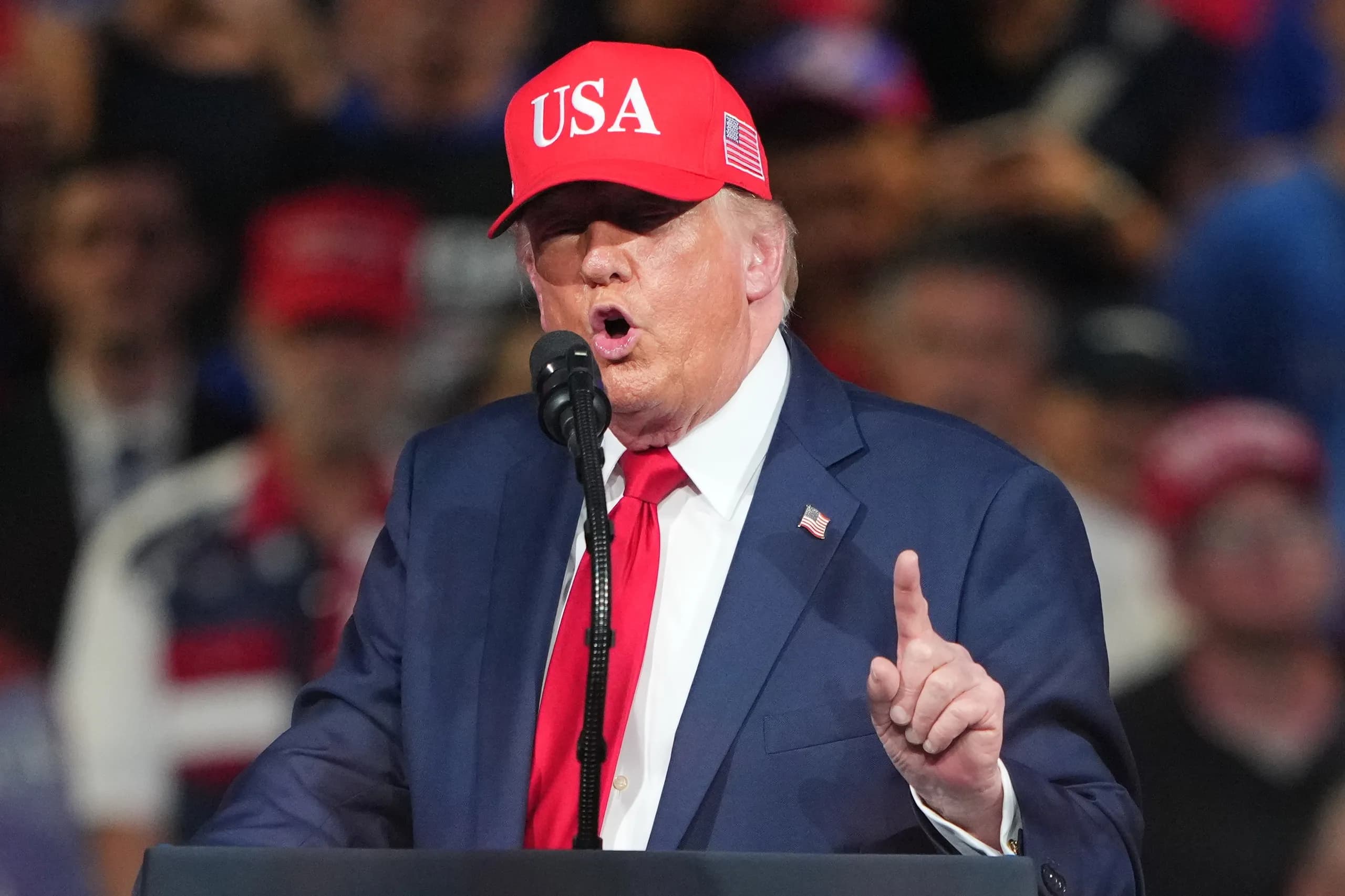 Ông Trump dọa áp thuế nặng EU vì muốn kết nạp Canada là thành viên liên kết