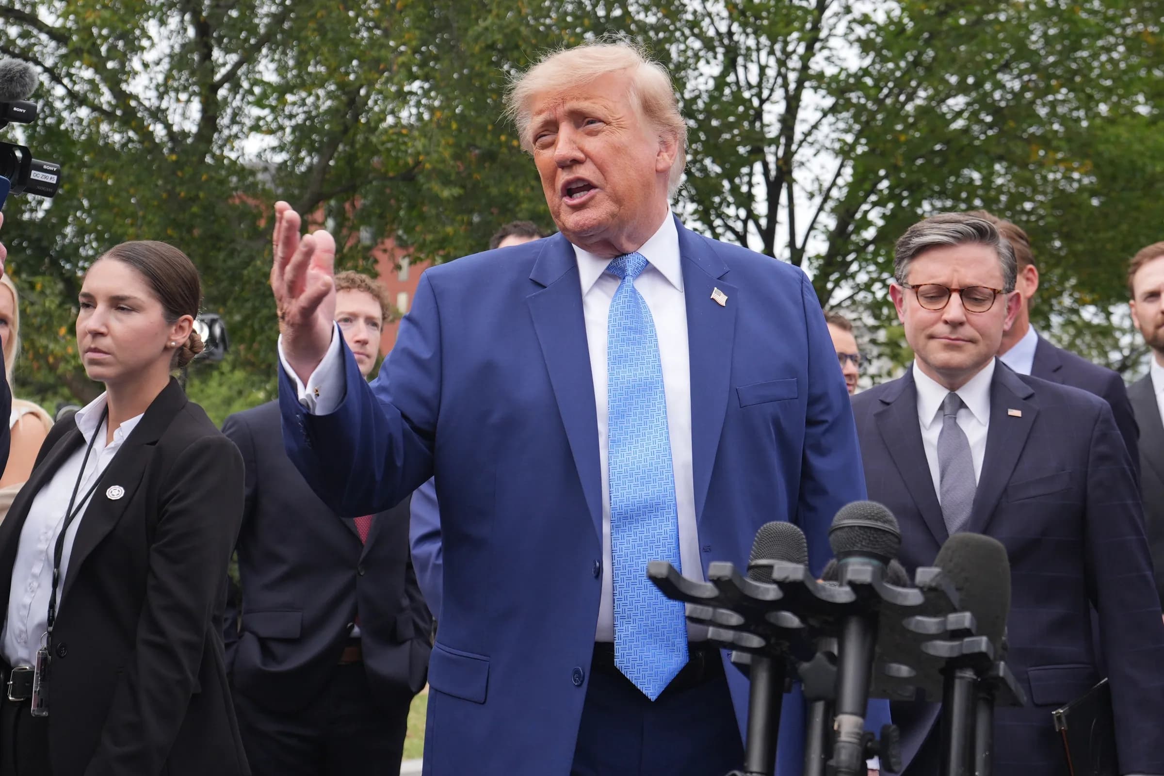 Ông Trump nói Triều Tiên có vũ khí hạt nhân vì 'ông Kim là bạn tôi'