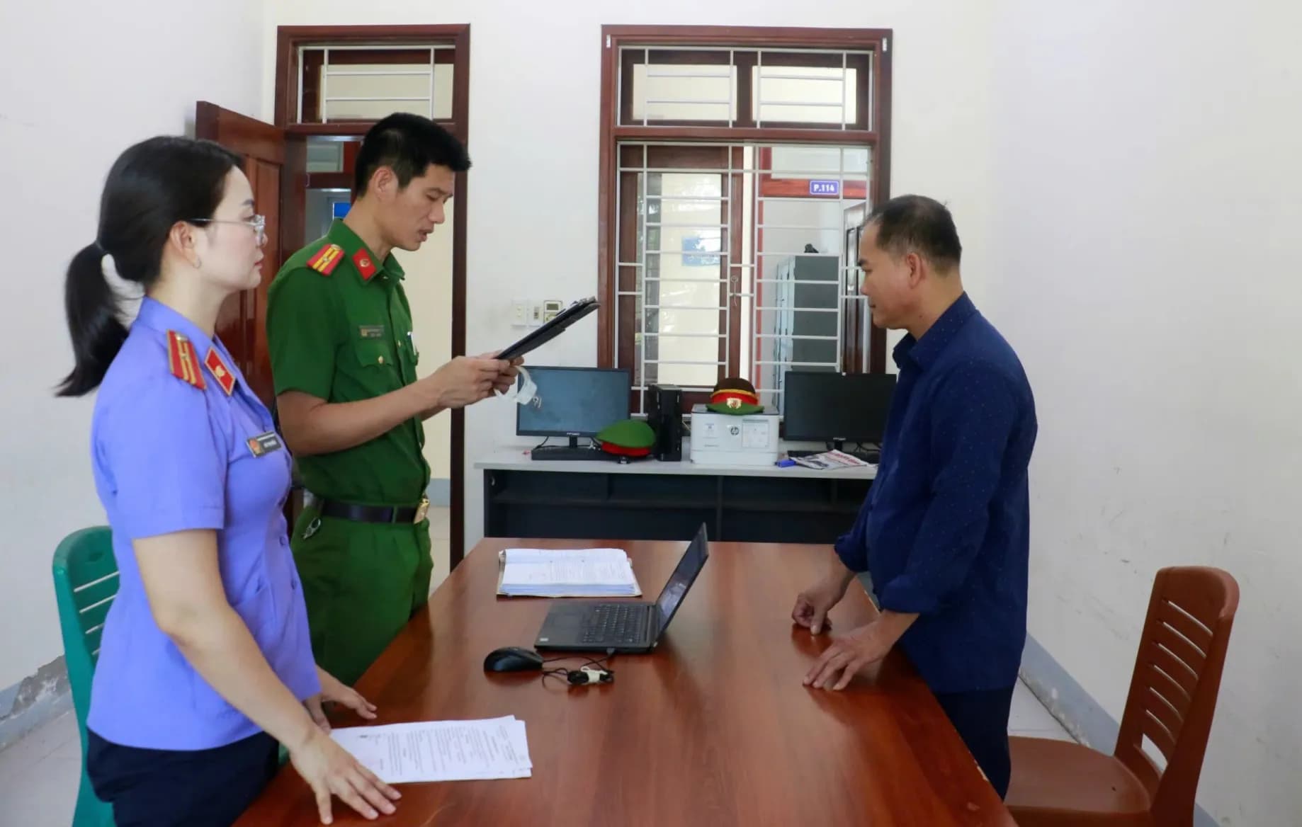 Phá đường dây làm thuốc giả, nhờ các KOL quảng cáo là thuốc 'đông y gia truyền'
