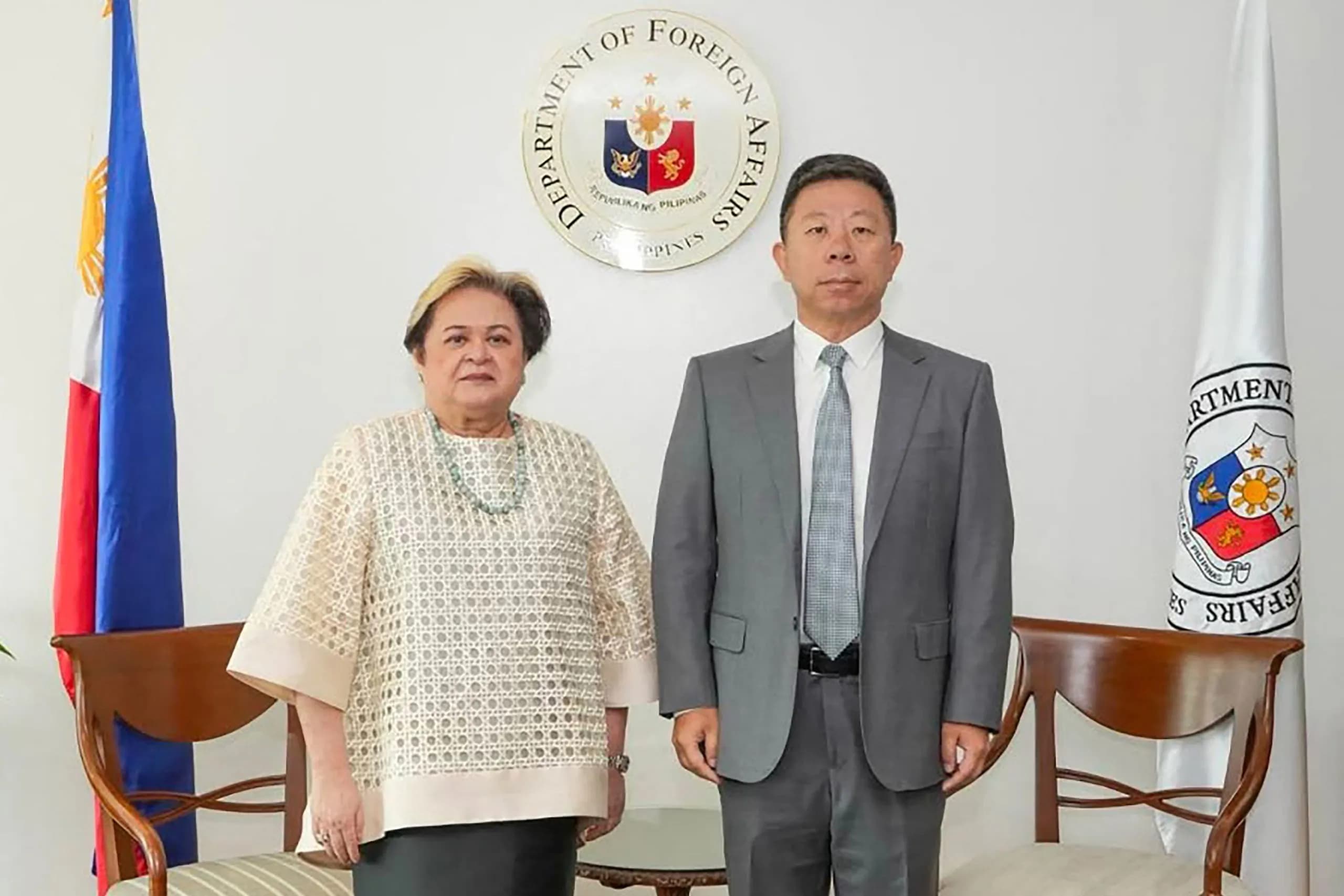 Philippines triệu tập đại sứ Trung Quốc, bày tỏ "quan ngại sâu sắc"