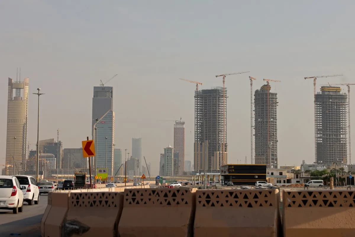 Saudi Arabia tiếp tục 'nóng', sân bay thủ đô Riyadh lại bị tấn công