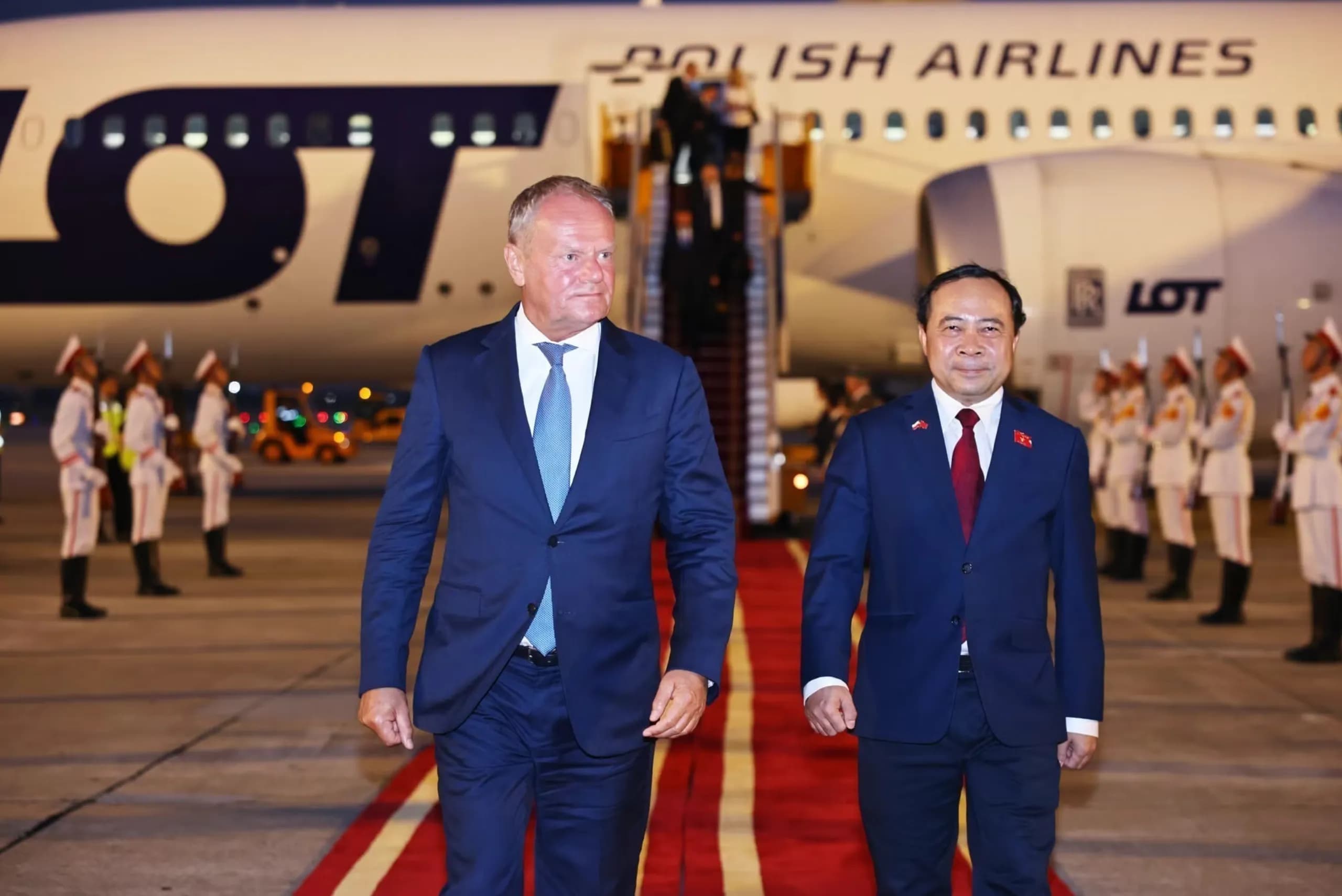 Thủ tướng Ba Lan Donald Tusk đến Hà Nội