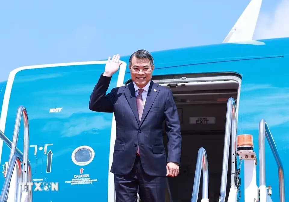 Thủ tướng Lê Minh Hưng đến Vientiane, bắt đầu chuyến thăm chính thức Lào
