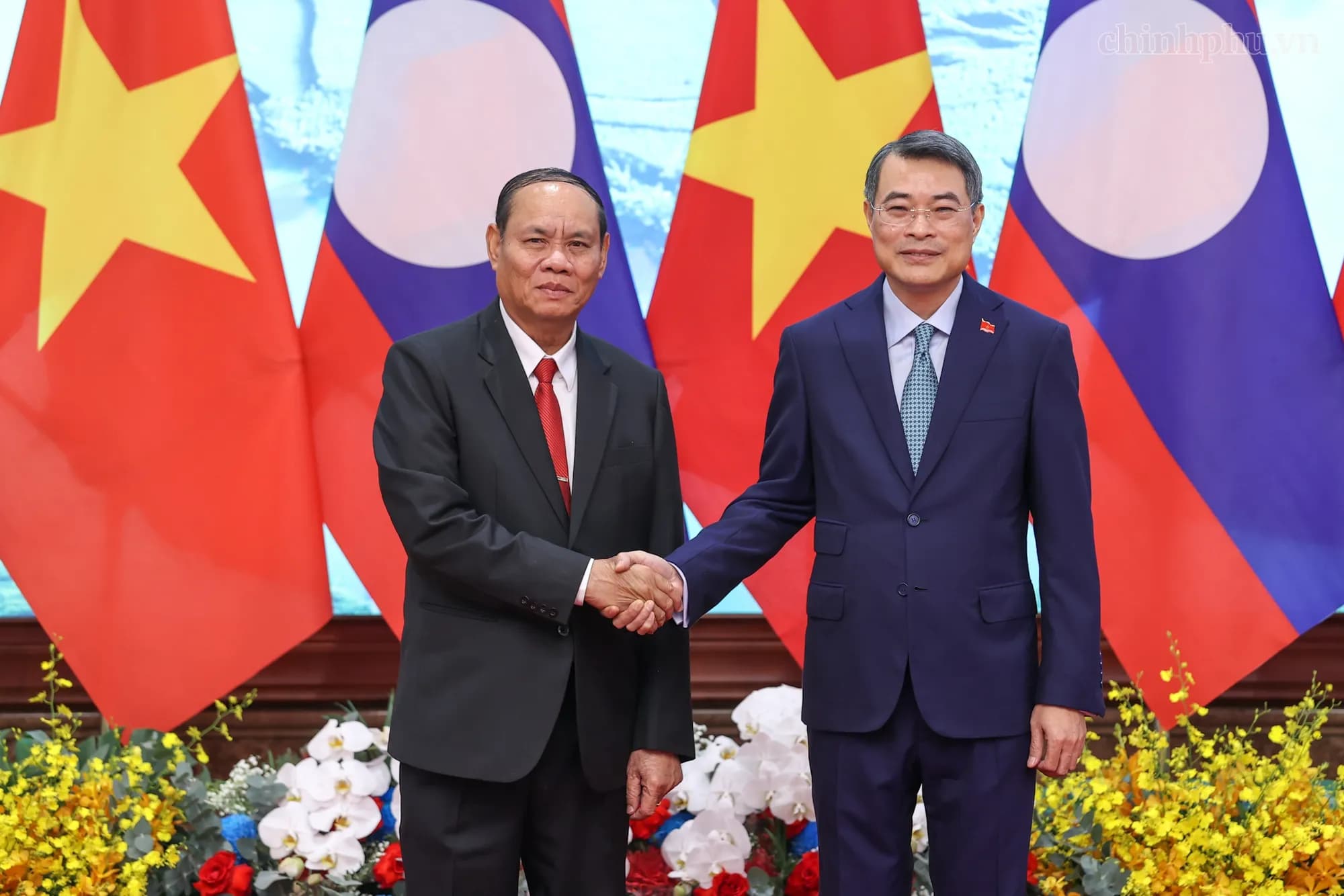 Thủ tướng Lê Minh Hưng: Việt Nam luôn coi trọng và dành ưu tiên cao nhất cho quan hệ với Lào
