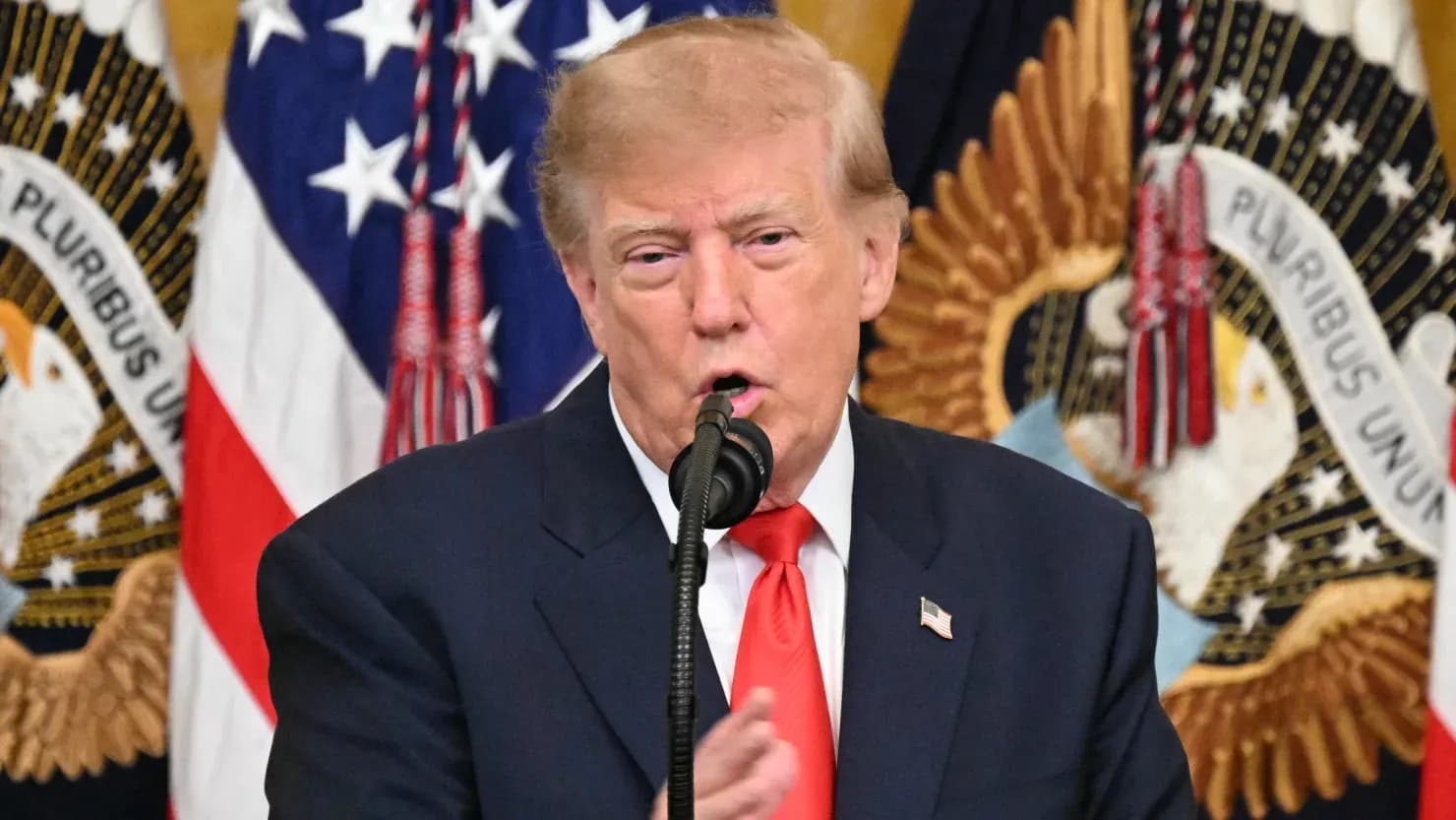 Tòa án Mỹ lệnh cho chính quyền ông Trump dừng các quảng cáo sử dụng tiền thuế của người dân
