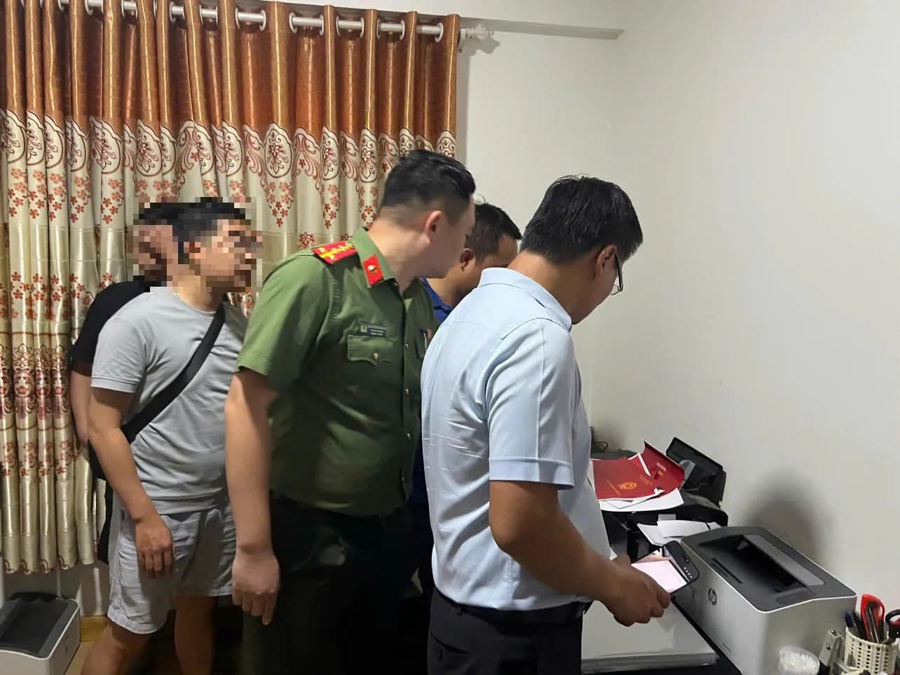 Triệt tận gốc nạn bằng giả: Không chỉ xử lý người làm giả, phải rà soát, xử lý nghiêm cả người 'tiêu thụ'