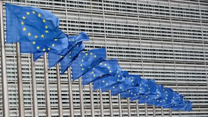 Politico: EU muốn cho Ukraine vay 45 tỷ euro, Séc và Slovakia không tham gia tài trợ