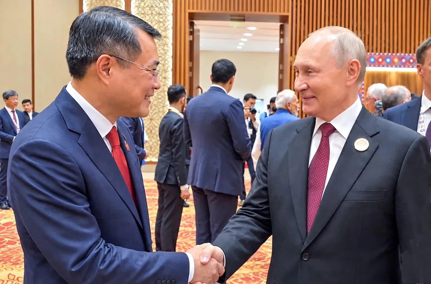 Thủ tướng Lê Minh Hưng gặp lãnh đạo các nước, tổ chức quốc tế bên lề thượng đỉnh BRICS