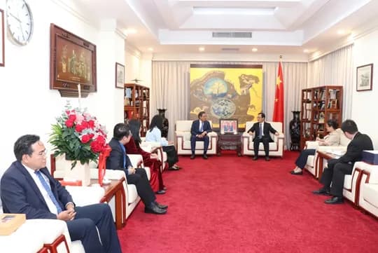 MTTQ Việt Nam thành phố Hồ Chí Minh thăm, chúc mừng Tổng Lãnh sự quán Trung Quốc nhân dịp Quốc khánh