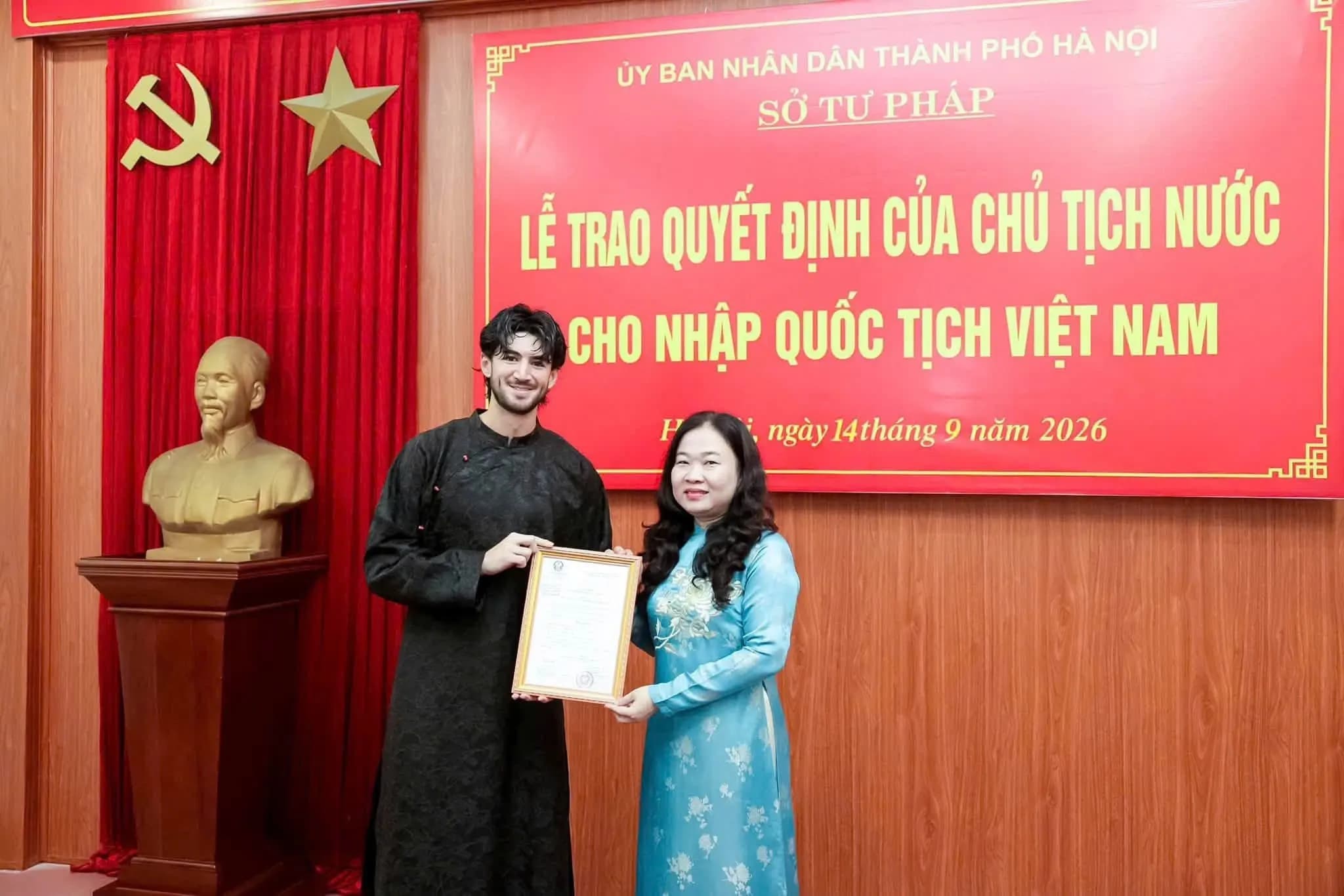 Lương Chí Khải chính thức trở thành công dân Việt Nam, ngày nhận quốc tịch đầy cảm động