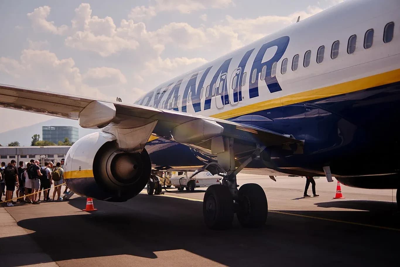 Ryanair siết quy định làm thủ tục: Hành khách không tuân thủ quy định mới về hành lý có thể bị lỡ chuyến