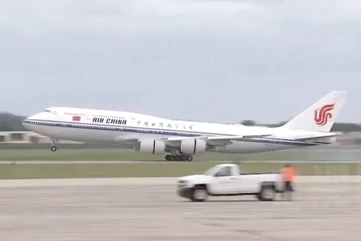 Ông Trump đón ông Tập tại sân bay, Mỹ - Trung gia hạn đình chiến thương mại