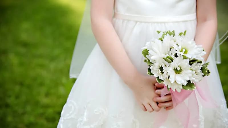 “Đám cưới” của học sinh tiểu học tại một trường ở Líbeznice gây tranh cãi: Cử chỉ đáng yêu hay vượt quá giới hạn?