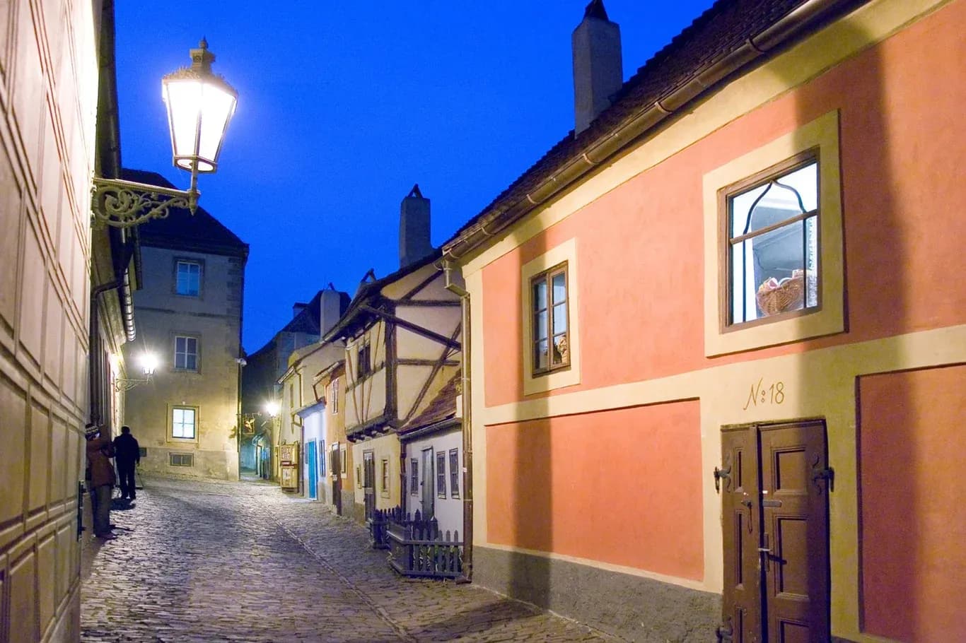 Mặt tiền các ngôi nhà tại Ngõ Vàng ở Lâu đài Praha bắt đầu được trùng tu với kinh phí khoảng 6,5 triệu korun