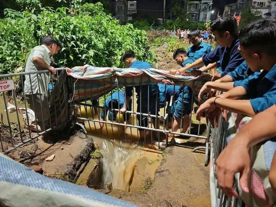 Hà Nội yêu cầu làm rõ trách nhiệm vụ nam sinh ngã xuống cống tử vong