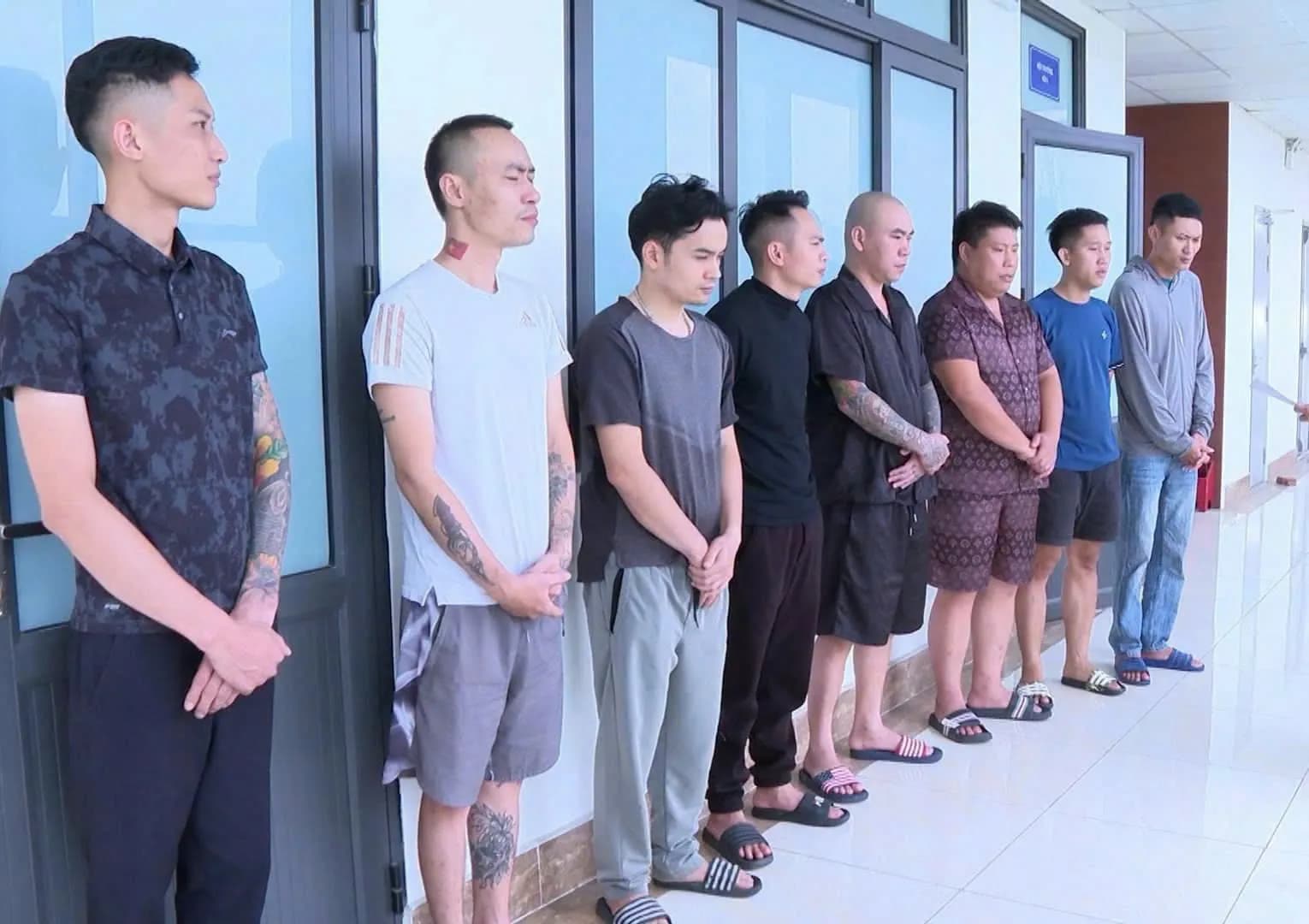 Tạm giữ 8 đối tượng quay video quảng cáo "cờ bạc bịp" để bán hàng gian lận trên Facebook