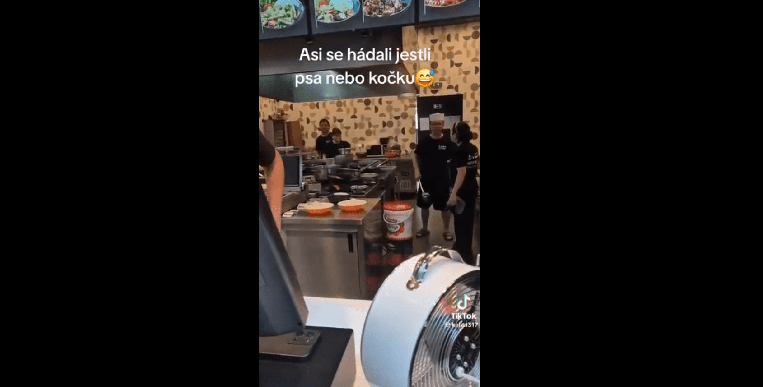 Từ các video lan truyền trên TikTok: Cộng đồng người Việt tại CH Séc cần bình tĩnh hơn trong các ứng xử khi kinh doanh tại Séc