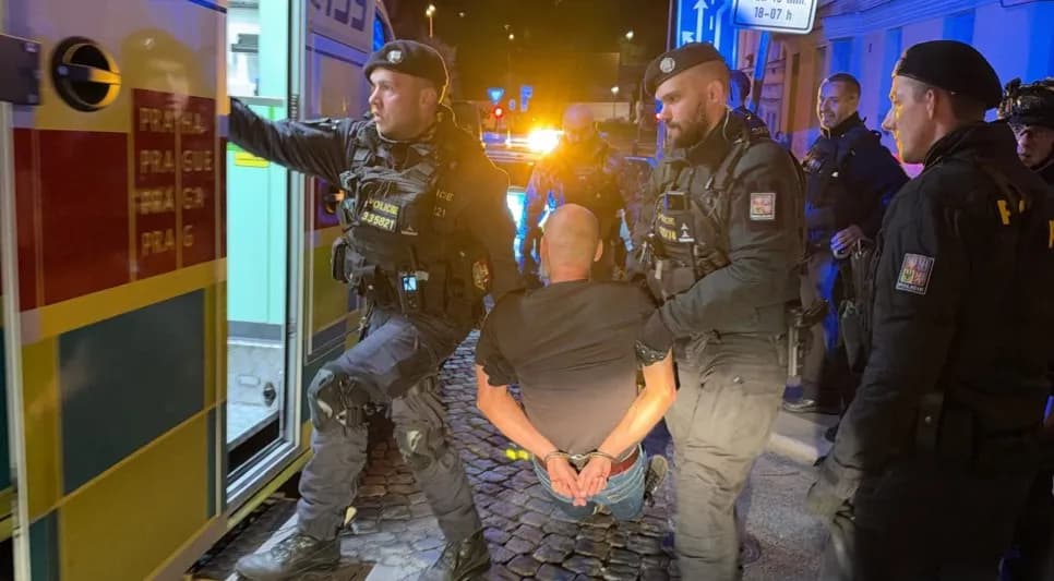 Vụ nổ súng ở Praha 5: Cảnh sát đã công bố chi tiết màn khống chế nghi phạm