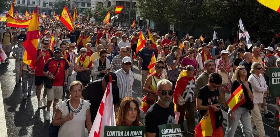 Hàng nghìn người biểu tình tại Madrid phản đối cuộc khủng hoảng di cư ở Ceuta