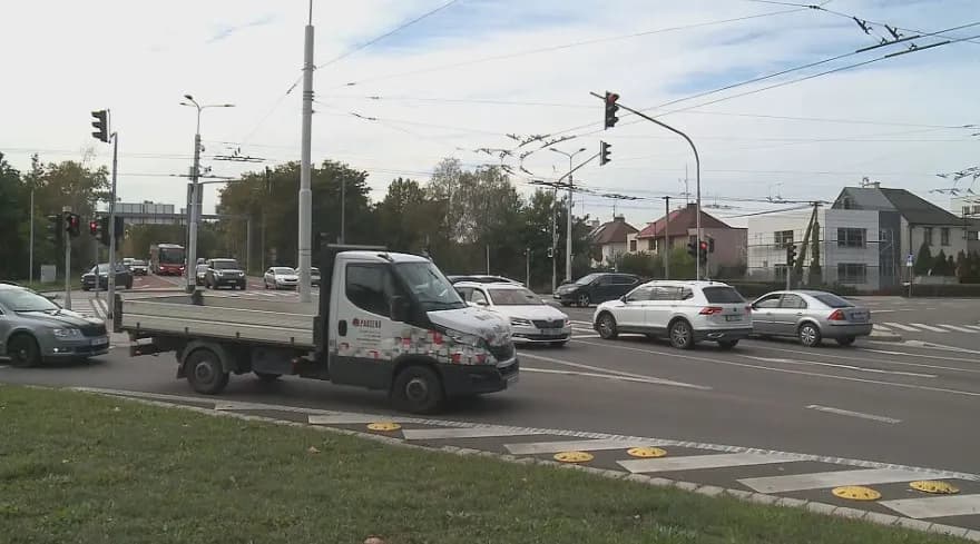Nút giao mới khiến tài xế vùng Pardubice hoang mang: Không biết ai phải nhường ai