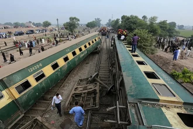 Tàu trật bánh tại Pakistan, ít nhất 5 người thiệt mạng