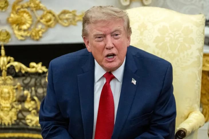 Tỉ lệ ủng hộ ông Trump tiếp tục chạm đáy, Đảng Cộng hòa dần mất lợi thế