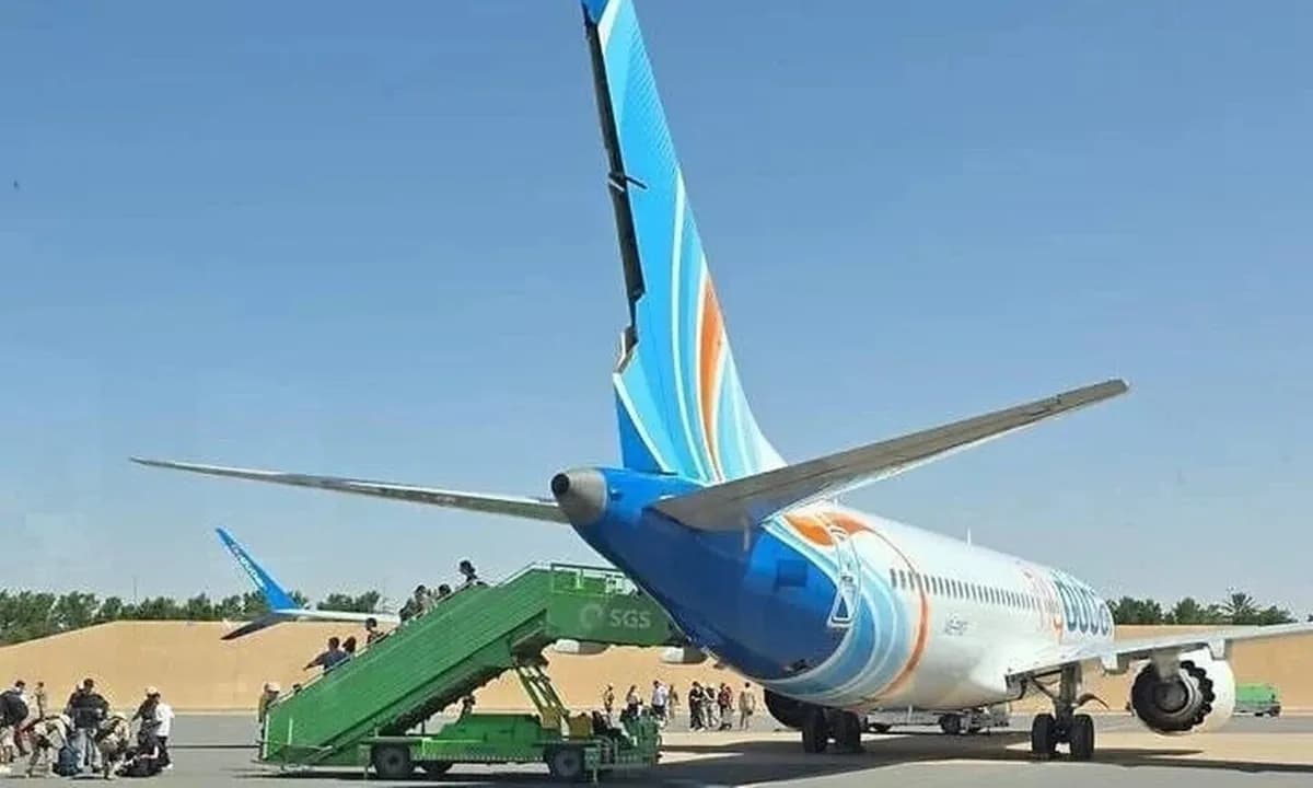 Khoảnh khắc hỗn loạn khi cơ phó 'tìm cách lao máy bay UAE xuống đất'