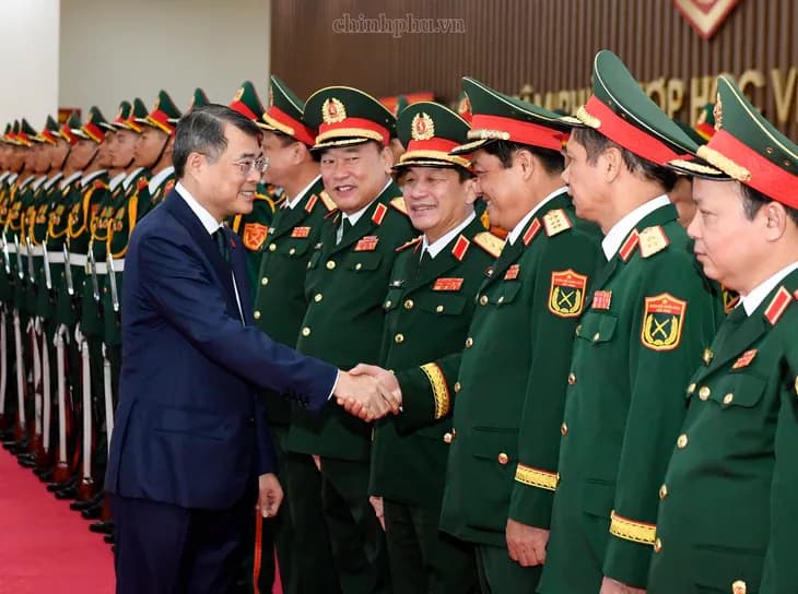 Thủ tướng: Chuẩn bị khả năng ứng phó với những tình huống chưa có tiền lệ về quân sự - quốc phòng