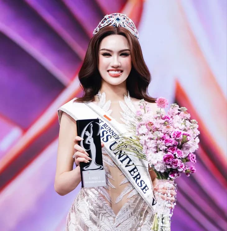 Trịnh Mỹ Anh bị tước danh hiệu Miss Earth Water ngay sau khi đoạt á hậu Miss Universe Vietnam tối qua