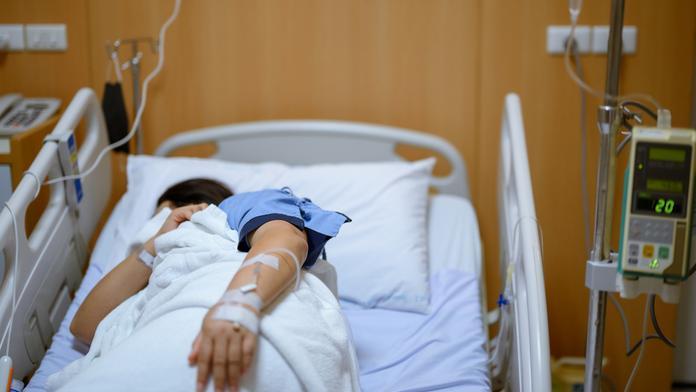 Quản lý một đoàn kịch hát nổi tiếng tại Séc bị ô tô cán khi đang ngủ tại lễ hội, tình trạng sức khỏe hiện đang nguy kịch