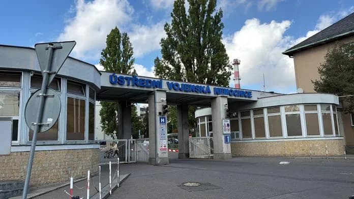 Đột kích quy mô lớn tại bệnh viện ở Praha, ba phó giám đốc của Bệnh viện Quân đội Trung ương bị bắt