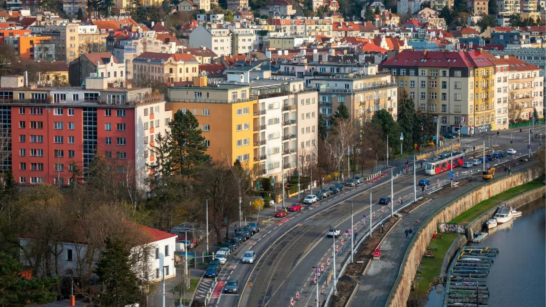 Praha đứng thứ hai khu vực về độ thân thiện, nhưng chưa đầy 14% dân số sống trong "thành phố 15 phút"
