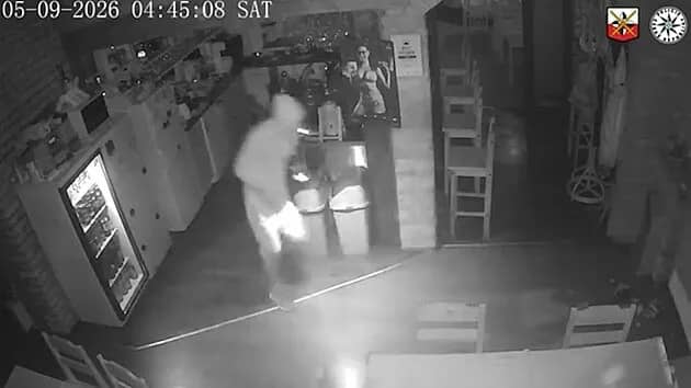 Cảnh sát Séc bắt giữ nghi phạm thực hiện 3 vụ cướp tiệm thuốc lá và trộm nhà hàng tại Písek và Strakonice