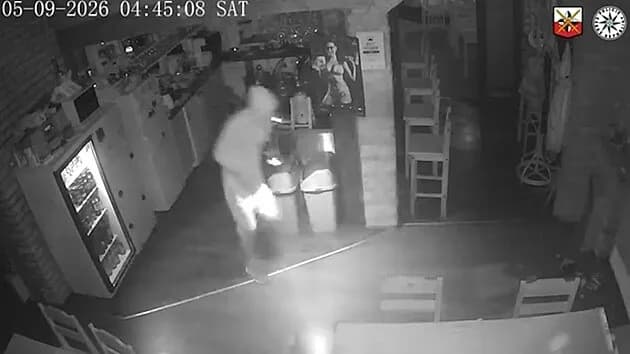 Cảnh sát Séc bắt giữ nghi phạm thực hiện 3 vụ cướp tiệm thuốc lá và trộm nhà hàng tại Písek và Strakonice