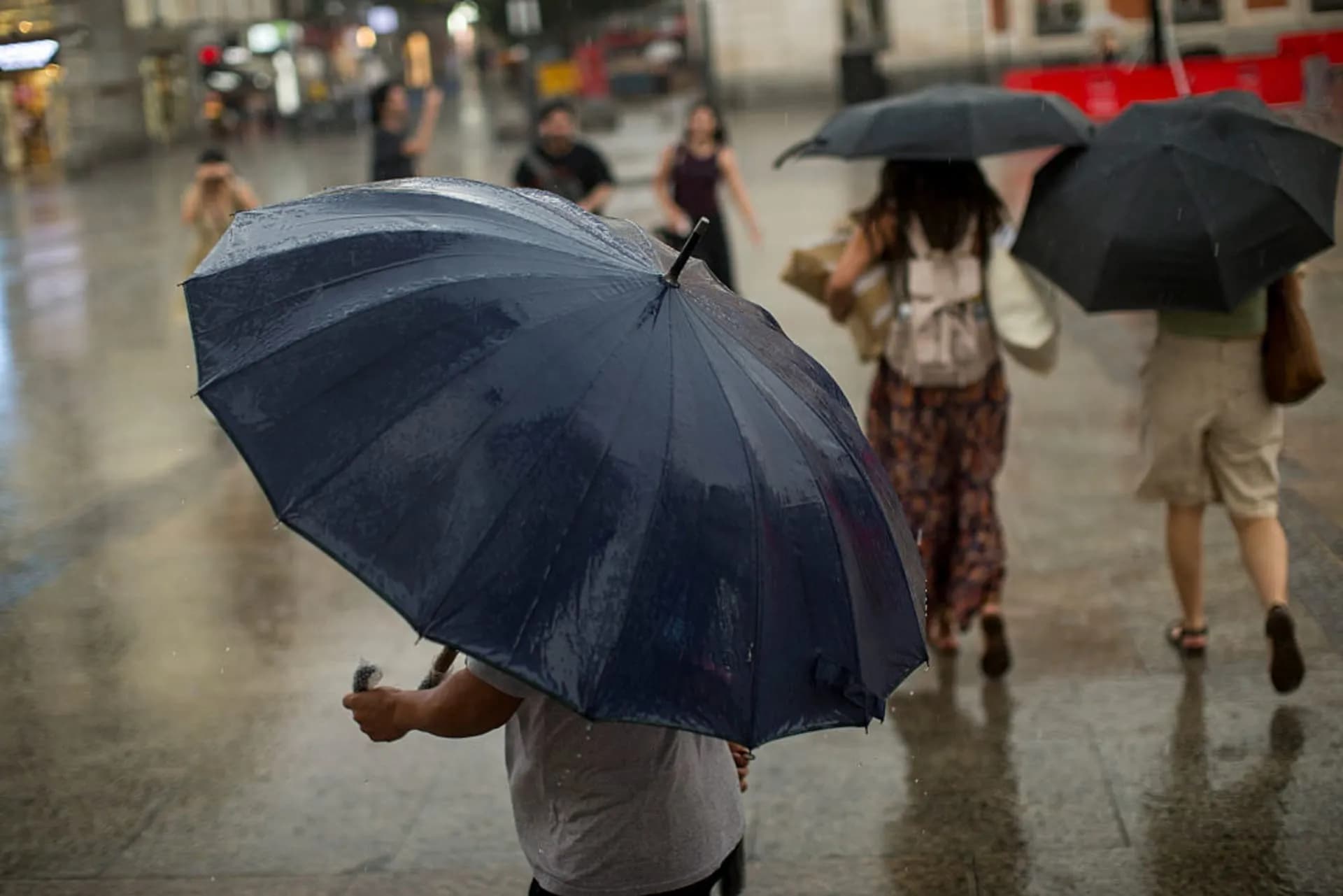 Séc đón không khí lạnh từ Chủ nhật, nhiệt độ giảm sâu xuống 13-17°C vào tuần tới