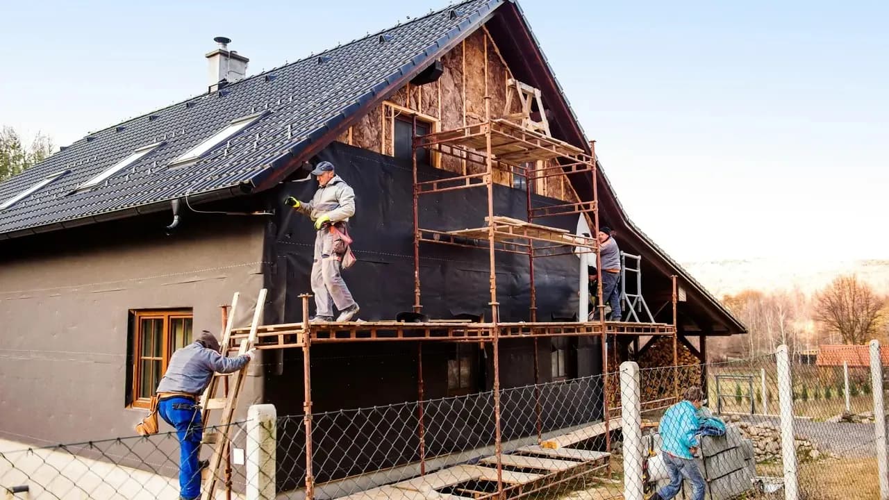 Ngân hàng đầu tiên tại Séc triển khai khoản vay không lãi suất để cách nhiệt nhà ở và lắp điện mặt trời