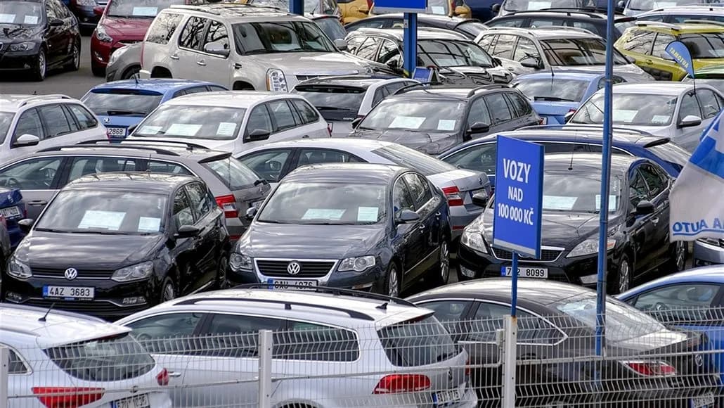 Séc: Bán xe cho đại lý xe cũ, người phụ nữ liên tục nhận 16 biên bản phạt từ chủ mới
