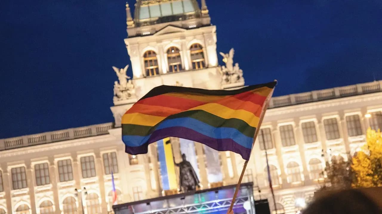 Radio Q chính thức lên sóng, trở thành đài phát thanh đầu tiên dành cho cộng đồng LGBTQ+ tại CH Séc