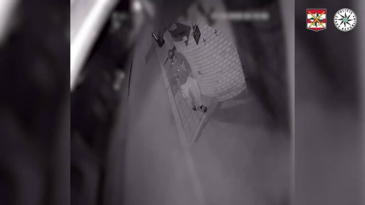 Đột nhập nhà dân lúc rạng sáng ở Hovorany: Cảnh sát trích xuất camera tìm kiếm nhân chứng