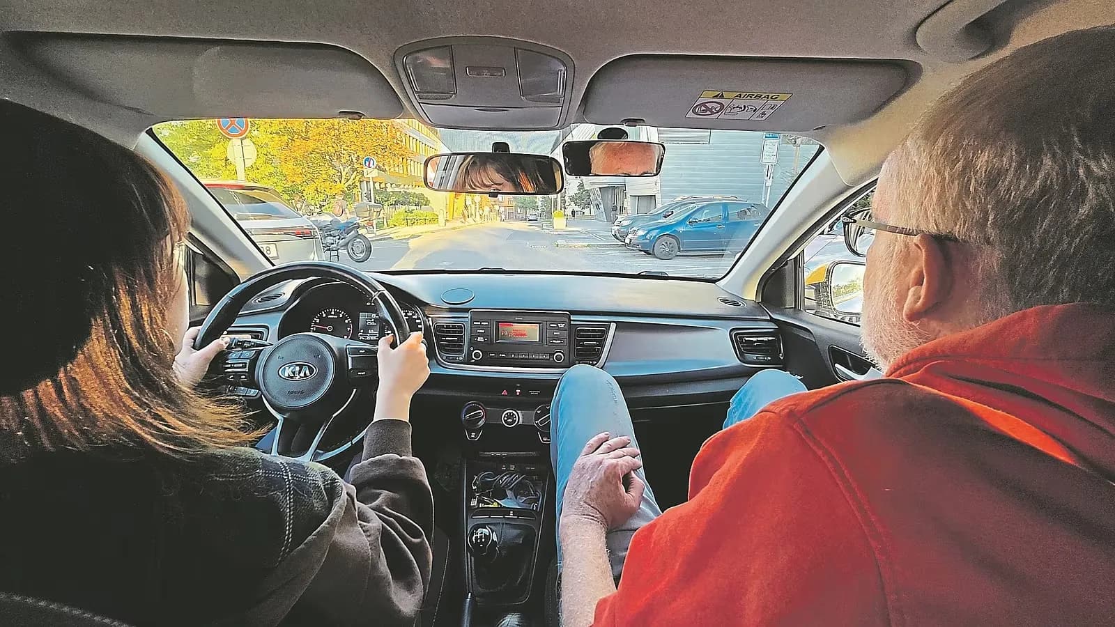 Cách chọn trường dạy lái xe để tránh “tiền mất, tật mang”: Học phí thấp có thể gây hiểu lầm, giáo viên kém cũng là vấn đề