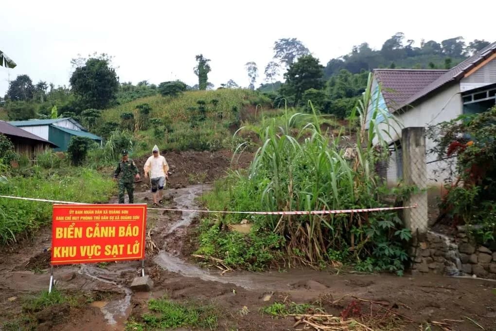Lâm Đồng công bố tình huống khẩn cấp do quả đồi gần khu dân cư nứt toác