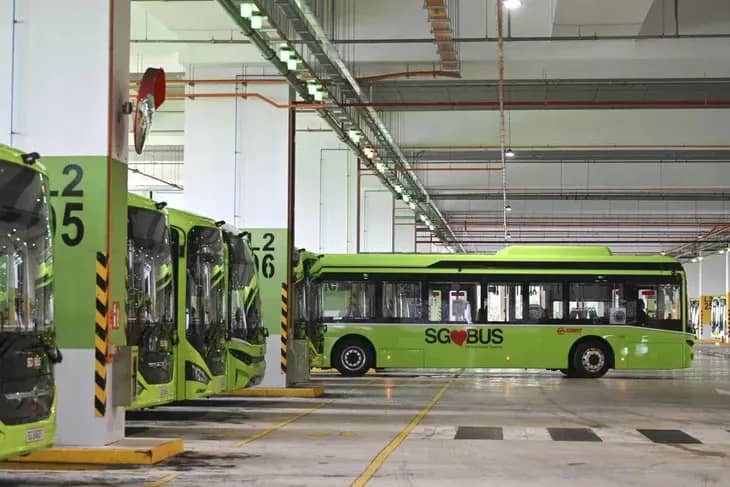 Gác chân lên ghế xe buýt ở Singapore sẽ bị phạt đến 400 USD