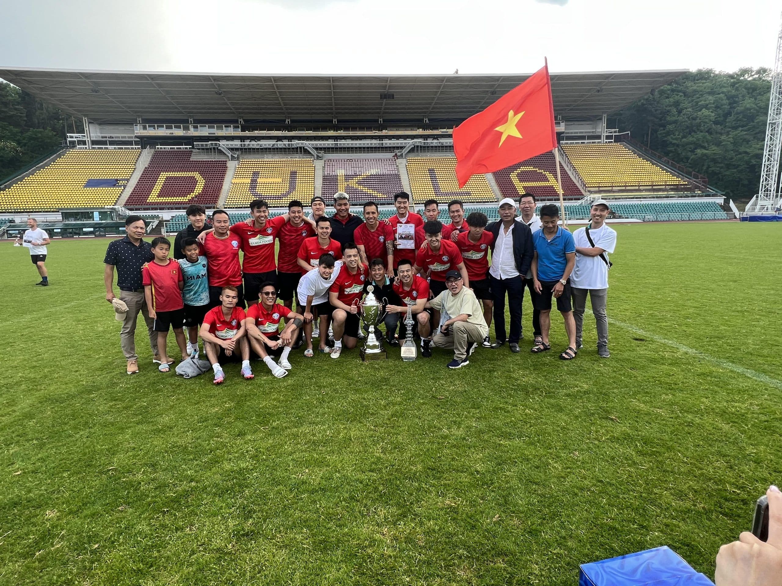 FC Sapa Praha đại diện đội Việt Nam dành chức vô địch giải bóng đá Thượng Viện Séc
