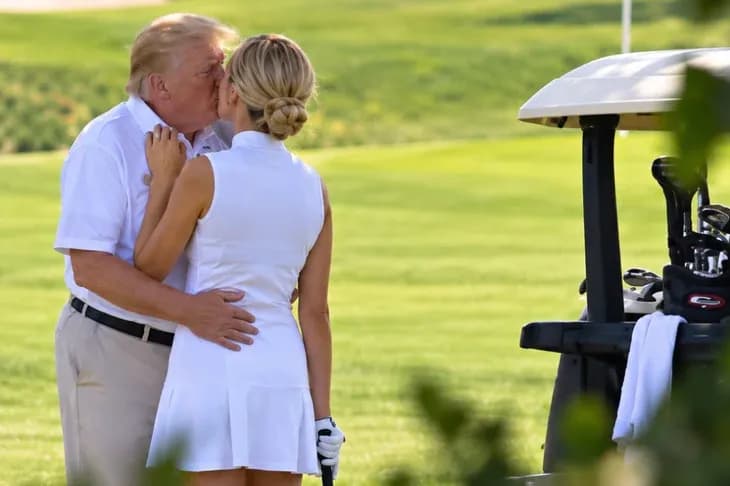 Nhà Trắng khẳng định bức ảnh ông Trump hôn trợ lý Natalie Harp là giả