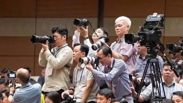 Cản trở nhà báo tác nghiệp sẽ bị phạt ít nhất 20 triệu đồng