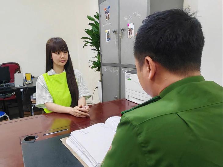 Khởi tố Tiktoker 'Cô Giáo Hương' và chồng về tội 'lừa dối khách hàng'