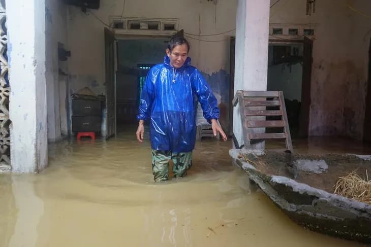 Thanh Hóa: Mưa lũ làm hàng nghìn nhà dân bị ngập, phải sơ tán
